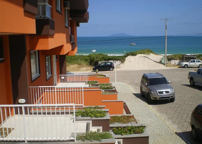 Praia De Quatro Ilhas A 50 Metros Do Mar Bombinhas